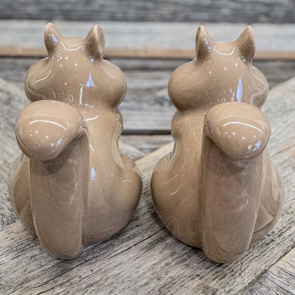 Big Cheeked Brown Squirrel w/ Acorn, Ceramic Salt/Pepper Shaker Set, Fall Decor - Picture 6 of 7